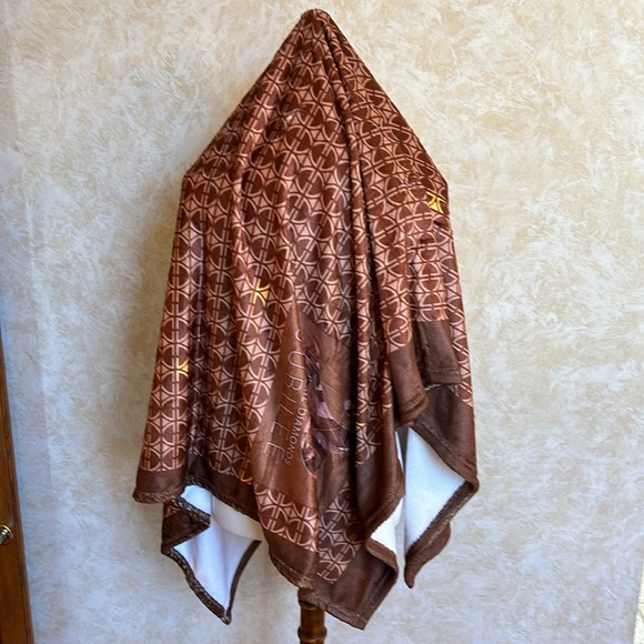 Levian Throw - Picture 6 of 6